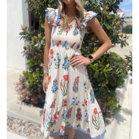 THML block print style floral flutter sleeve smocked midi dress in cream - Picture 2 of 9